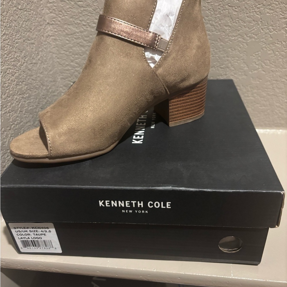Kenneth Cole Women's Tan Peep-Toe Booties (new big girl size 4)